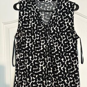 Calvin Klein Black and White Patterned Sleeveless Blouse